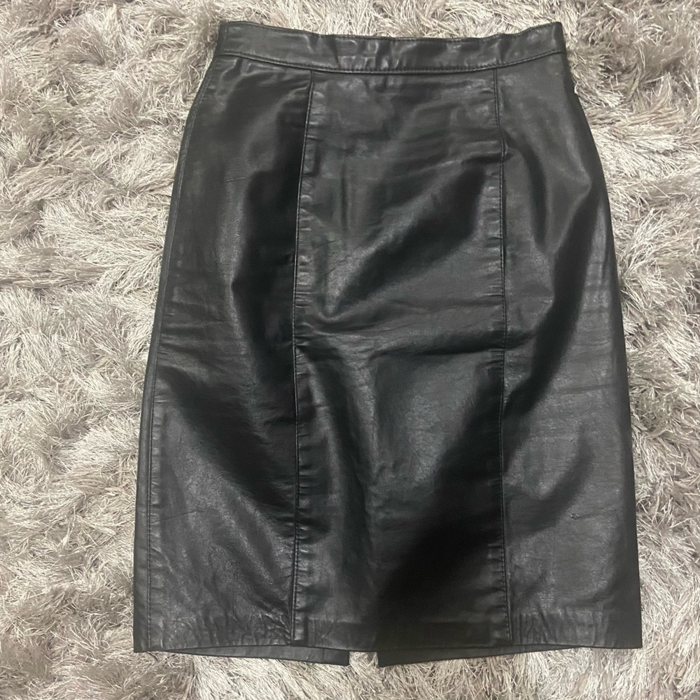 ADA vintage women black genuine leather lined mini pencil skirt. Size 5/6. Used.